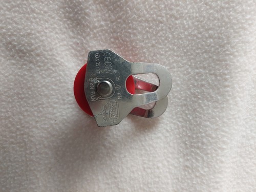 Petzl pulley for climbing - petzl,